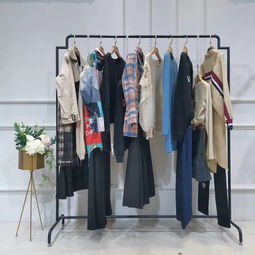 女裝定制與庫存尾貨批發(fā)的商機(jī)探索